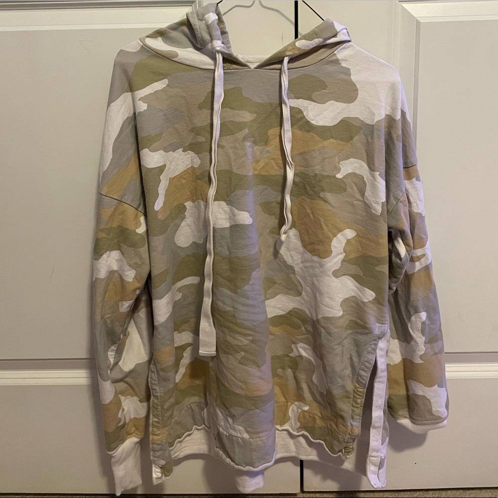 Camo sweatshirt with hood.